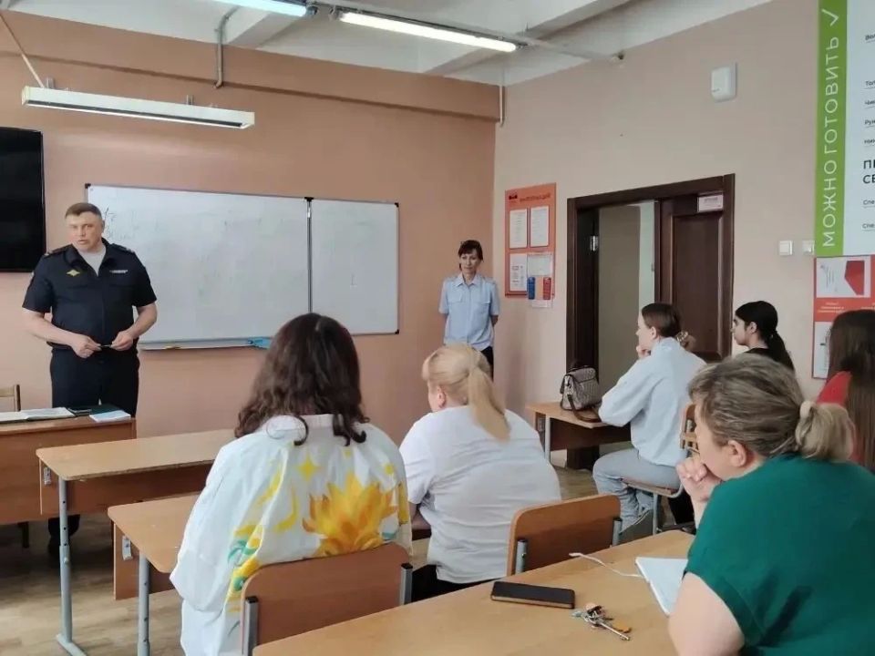 Полиция Красноярского края провела серию профориентационных встреч с молодёжью! Полиция Красноярского края провела серию профориентационных встреч с молодёжью!
