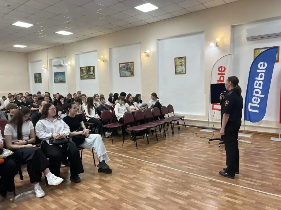 Полиция Красноярского края провела серию профориентационных встреч с молодёжью! Полиция Красноярского края провела серию профориентационных встреч с молодёжью!