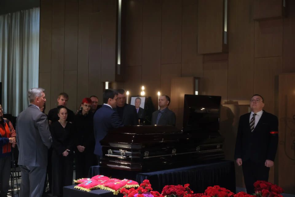 В Красноярске простились с академиком Николаем Суриным В Красноярске простились с академиком Николаем Суриным