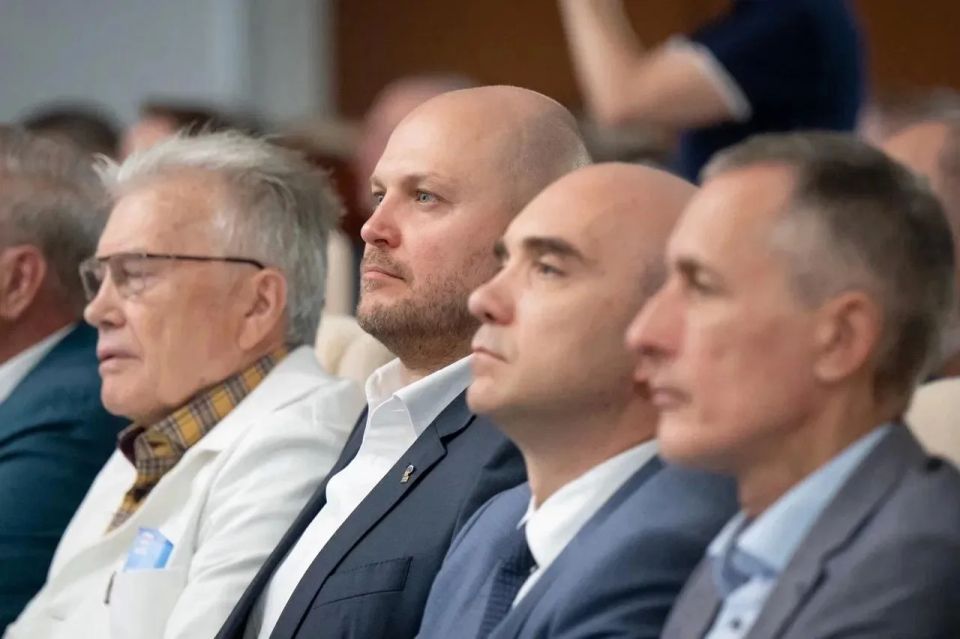 В Красноярске прошла конференция регионального отделения Единой России В Красноярске прошла конференция регионального отделения Единой России