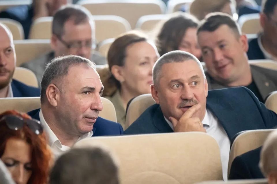 В Красноярске прошла конференция регионального отделения Единой России В Красноярске прошла конференция регионального отделения Единой России