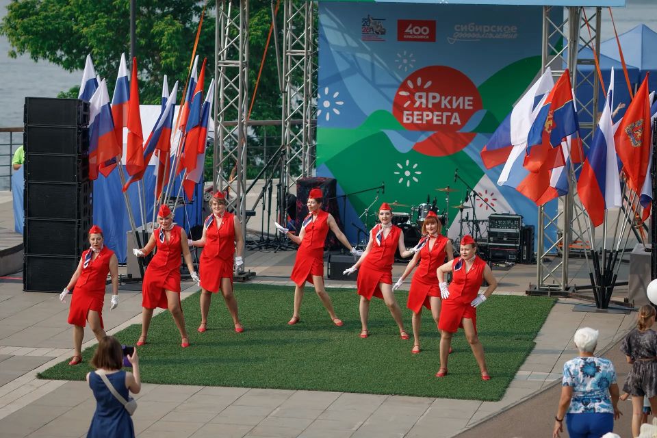 Ищите себя на фото!. Наш фотограф уже успел поймать самые яркие моменты сегодняшнего праздника Ищите себя на фото!. Наш фотограф уже успел поймать самые яркие моменты сегодняшнего праздника
