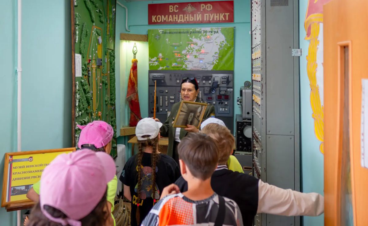 Точка памяти в Кедровом. 20 июня музей 36-й Венской Гвардейской Краснознаменной дивизии в Доме культуры посёлка Кедровый принимал ребят из летнего лагеря школы №71 Точка памяти в Кедровом. 20 июня музей 36-й Венской Гвардейской Краснознаменной дивизии в Доме культуры посёлка Кедровый принимал ребят из летнего лагеря школы №71