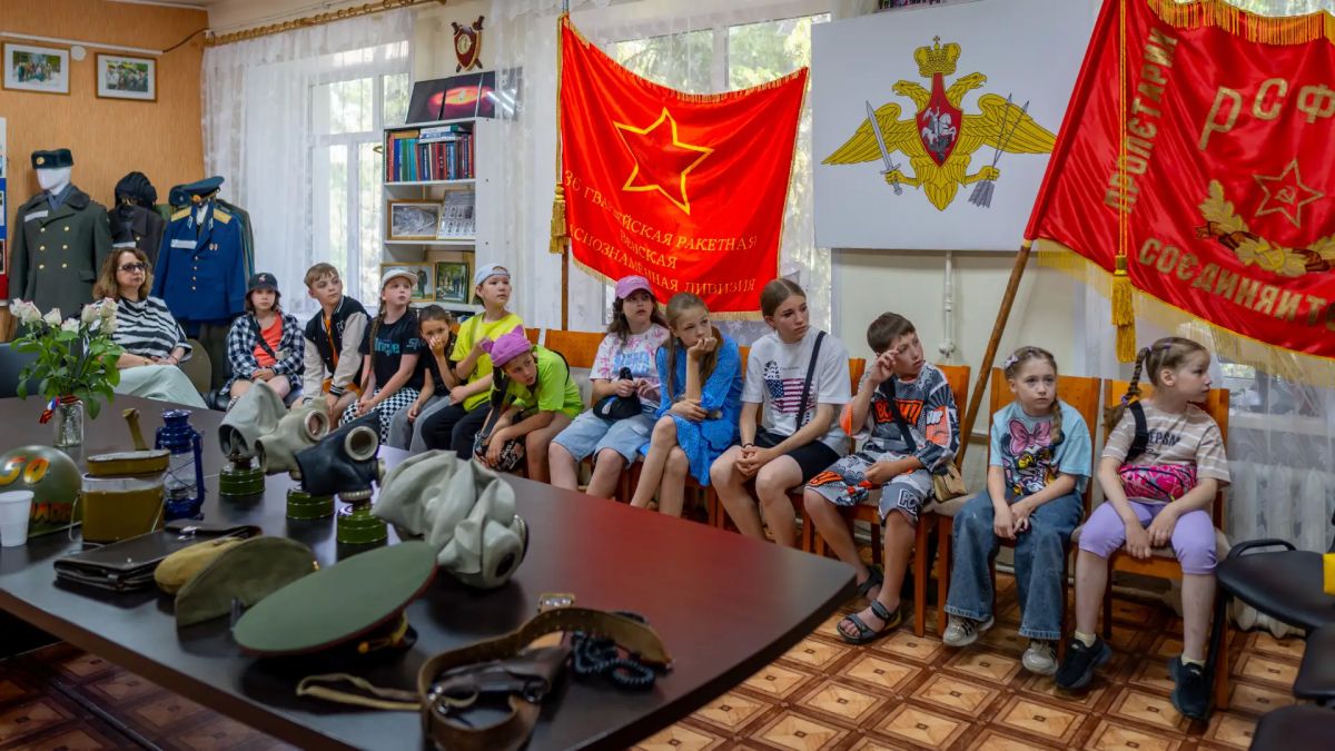 Точка памяти в Кедровом. 20 июня музей 36-й Венской Гвардейской Краснознаменной дивизии в Доме культуры посёлка Кедровый принимал ребят из летнего лагеря школы №71 Точка памяти в Кедровом. 20 июня музей 36-й Венской Гвардейской Краснознаменной дивизии в Доме культуры посёлка Кедровый принимал ребят из летнего лагеря школы №71