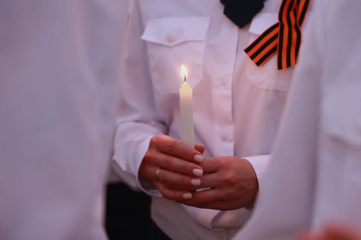 Более 100 сотрудников пенитенциарного ведомства Красноярского края приняли участие во Всероссийской акции «Свеча памяти» Более 100 сотрудников пенитенциарного ведомства Красноярского края приняли участие во Всероссийской акции «Свеча памяти»