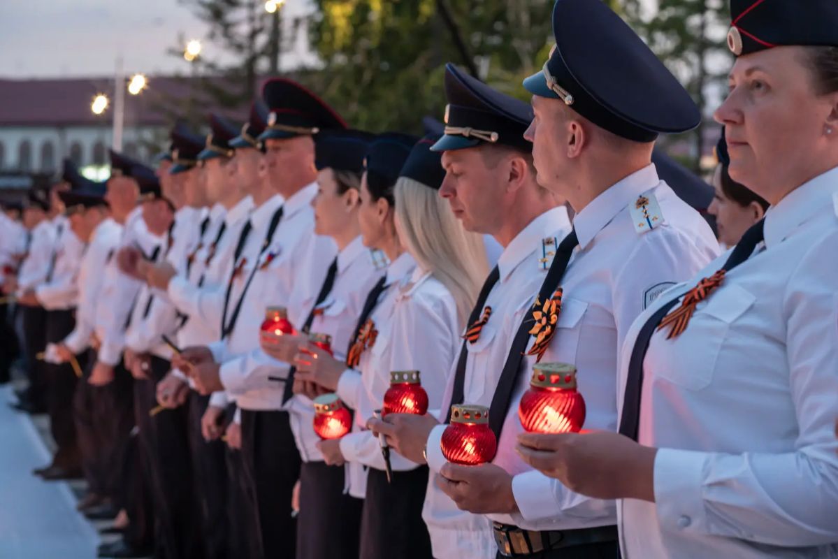 Красноярск помнит: полицейские приняли участие в мероприятиях, приуроченных к 85-й годовщине начала Великой Отечественной войны Красноярск помнит: полицейские приняли участие в мероприятиях, приуроченных к 85-й годовщине начала Великой Отечественной войны