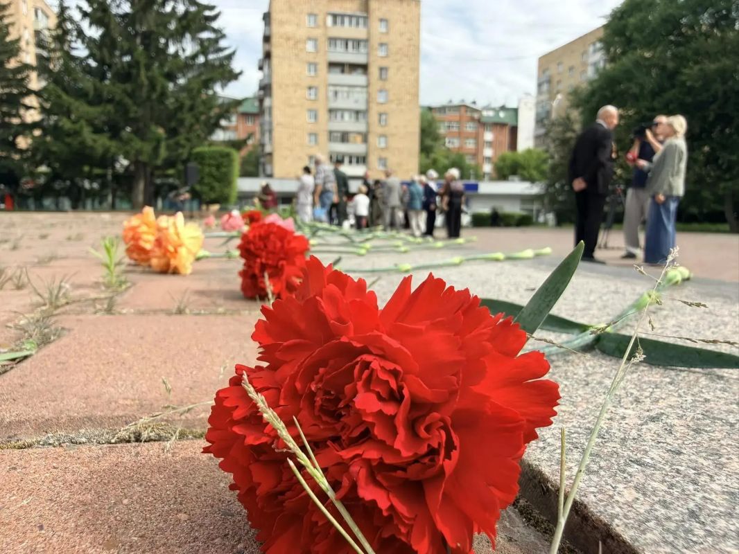Помним. Скорбим. Гордимся. Помним. Скорбим. Гордимся.