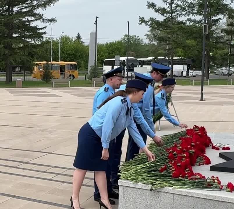 Сегодня, 22 июня в День памяти и скорби работники Западно-Сибирской транспортной прокуратуры почтили память жертв Великой Отечественной войны, рассказали подрастающему поколению о значимости исторической даты 22 июня 1941...
