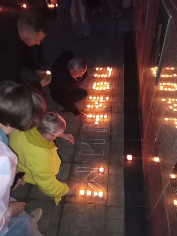 Зажгли свечи памяти. В Ирбейском у мемориала павших в годы Великой Отечественной войны 1941-1945 гг. собрались жители поселения, чтобы почтить память родных, сражавшихся в те страшные годы с фашизмом Зажгли свечи памяти. В Ирбейском у мемориала павших в годы Великой Отечественной войны 1941-1945 гг. собрались жители поселения, чтобы почтить память родных, сражавшихся в те страшные годы с фашизмом