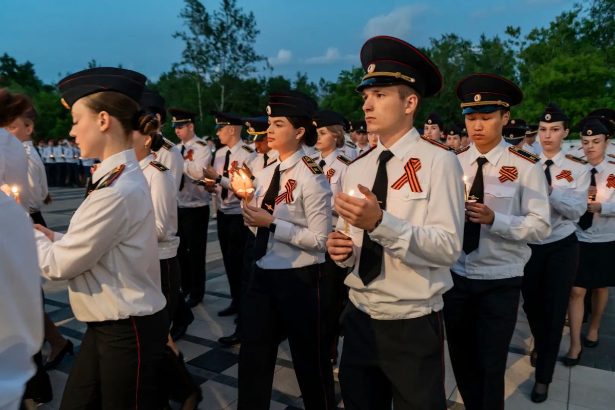 Красноярск помнит: полицейские приняли участие в мероприятиях, приуроченных к 85-й годовщине начала Великой Отечественной войны Красноярск помнит: полицейские приняли участие в мероприятиях, приуроченных к 85-й годовщине начала Великой Отечественной войны