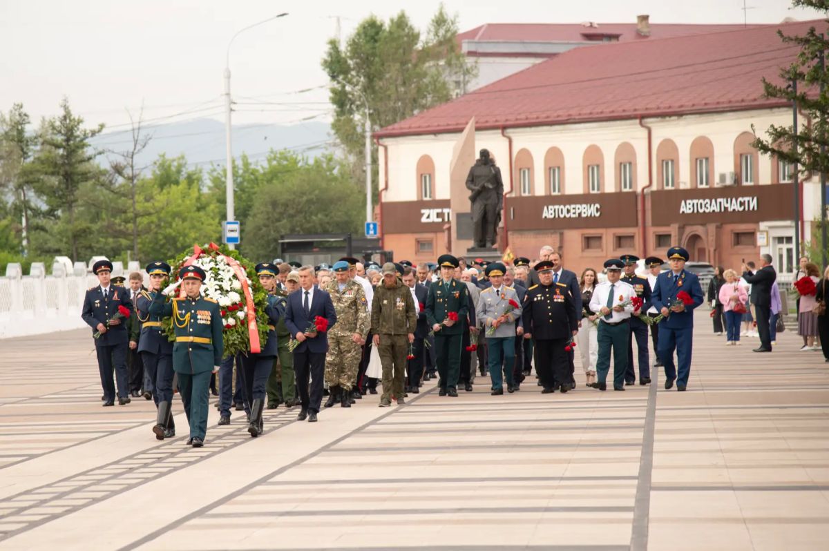 В День памяти и скорби полицейские возложили цветы к Вечному огню на Мемориале Победы
