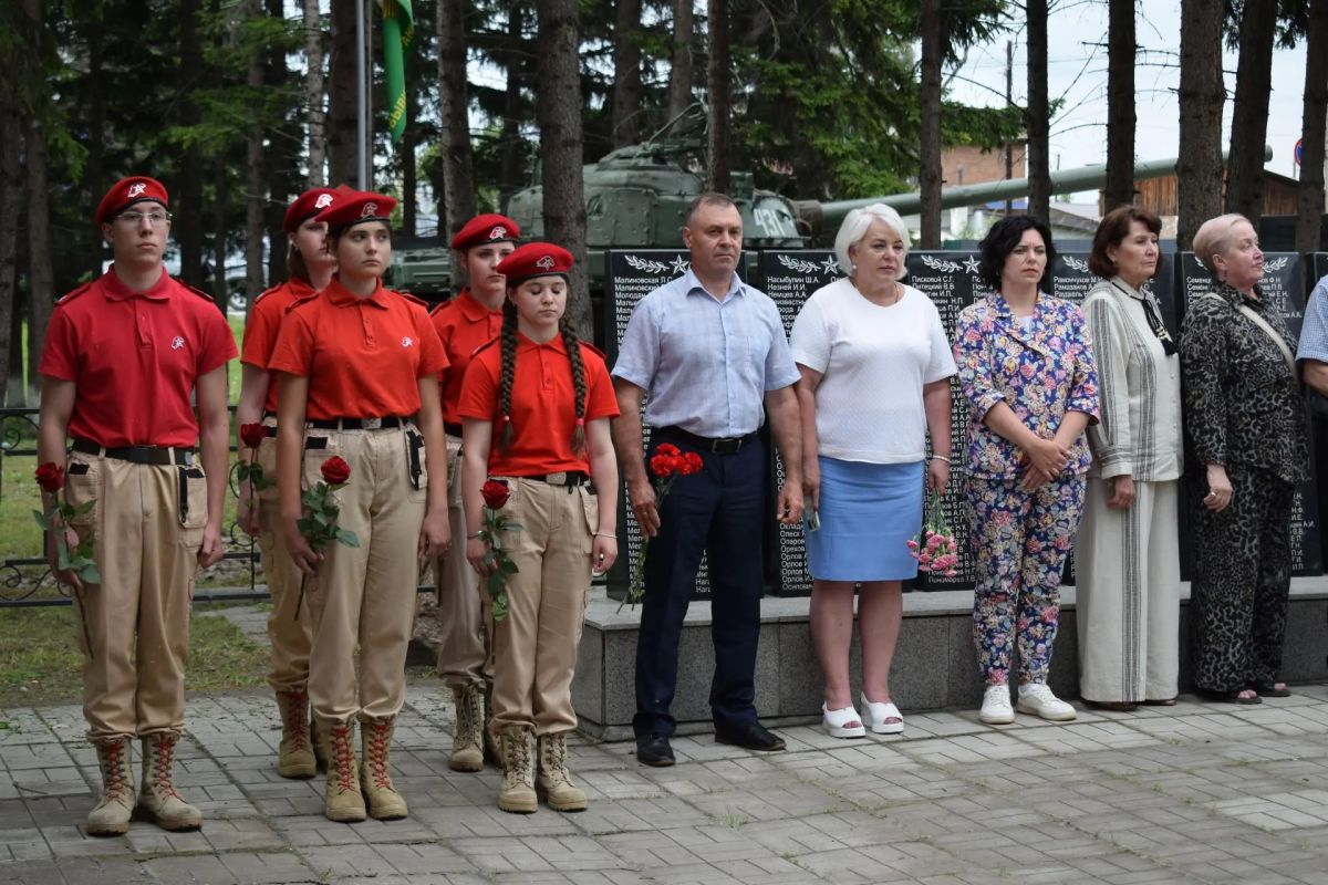 Митинг памяти. Сегодня наша страна чтит память 27 миллионов человек, погибших в годы Великой Отечественной войны Митинг памяти. Сегодня наша страна чтит память 27 миллионов человек, погибших в годы Великой Отечественной войны