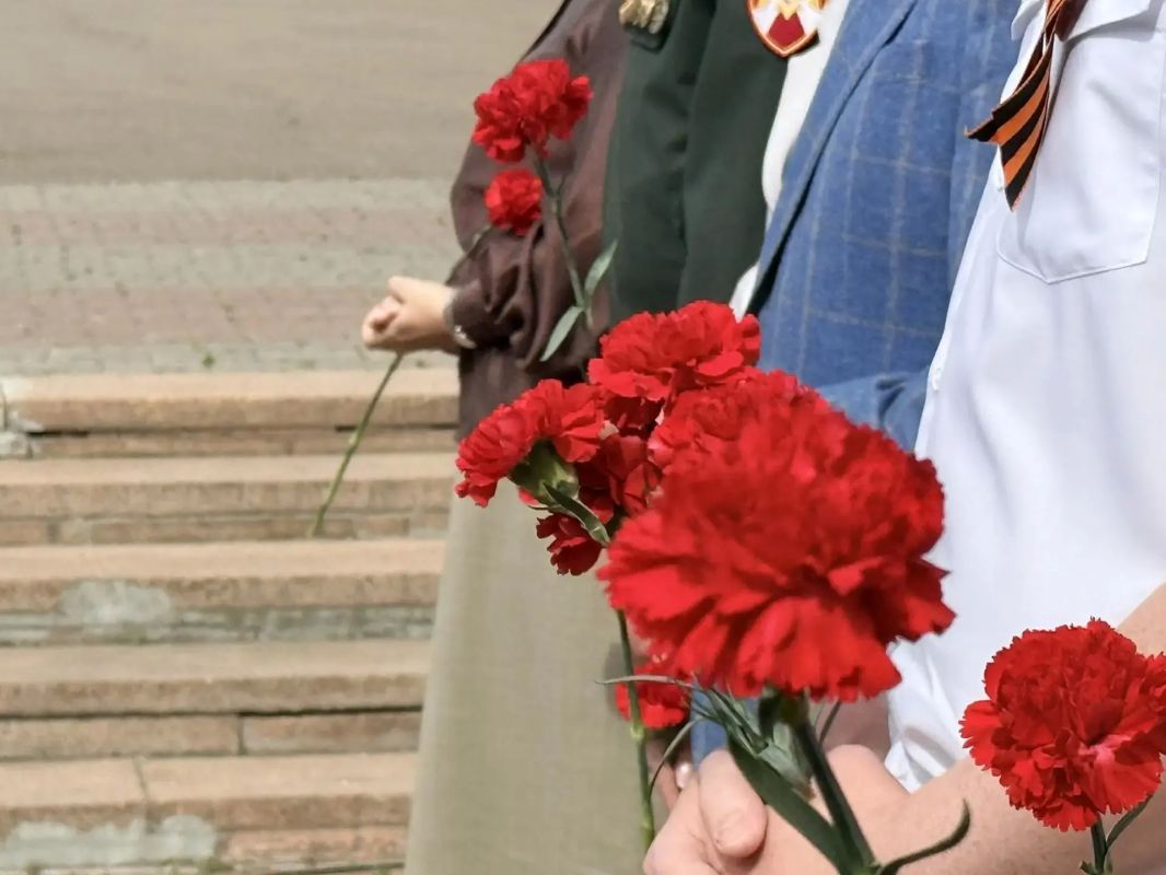 Помним. Скорбим. Гордимся. Помним. Скорбим. Гордимся.