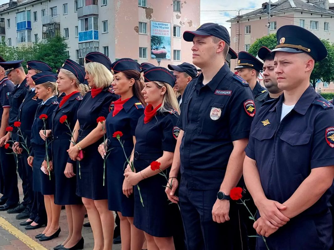 Зеленогорск помнит. Зеленогорцы возложили цветы к стеле Победы в п. Орловка и к обелиску воинам Великой Отечественной войны на набережной Зеленогорск помнит. Зеленогорцы возложили цветы к стеле Победы в п. Орловка и к обелиску воинам Великой Отечественной войны на набережной