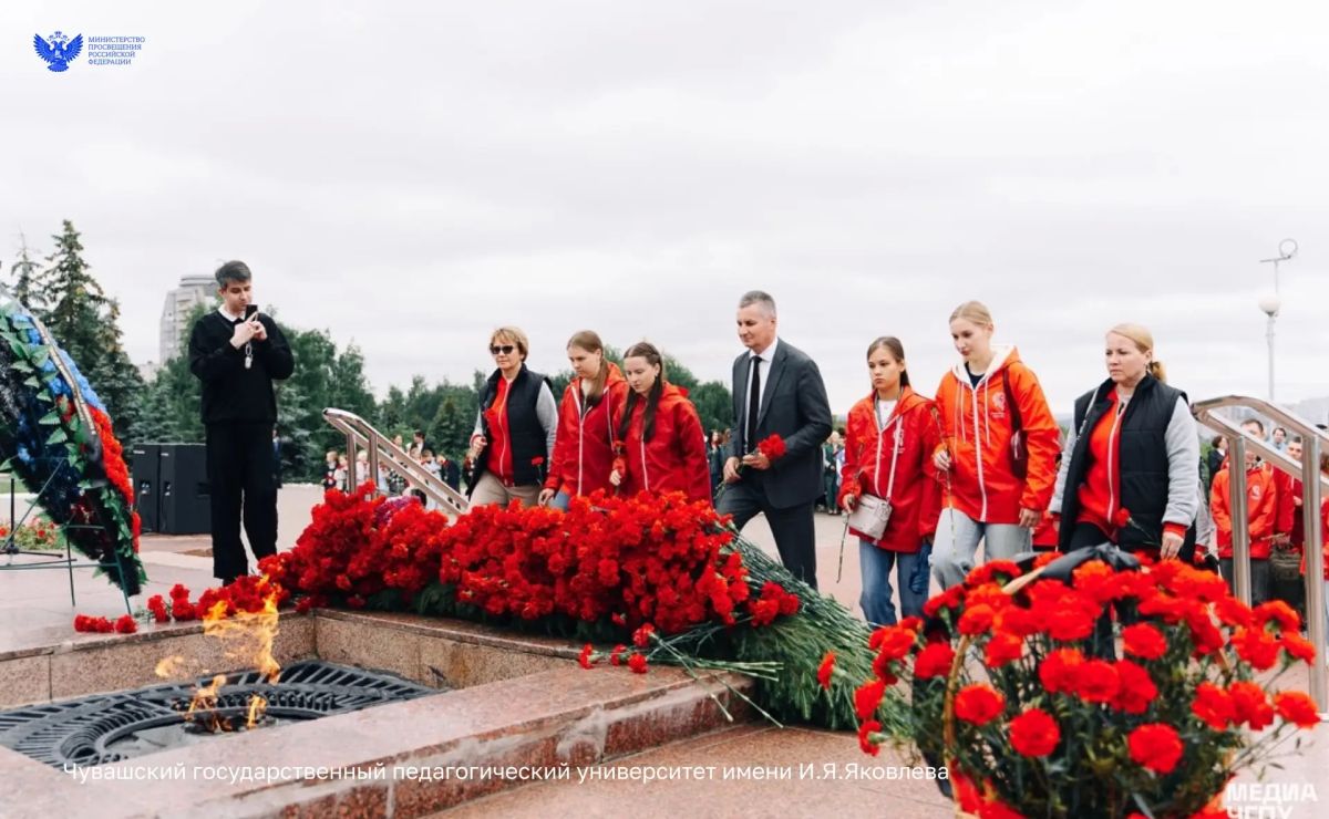 Сегодня, в День памяти и скорби, вся страна вспоминает день, когда началась Великая Отечественная война Сегодня, в День памяти и скорби, вся страна вспоминает день, когда началась Великая Отечественная война
