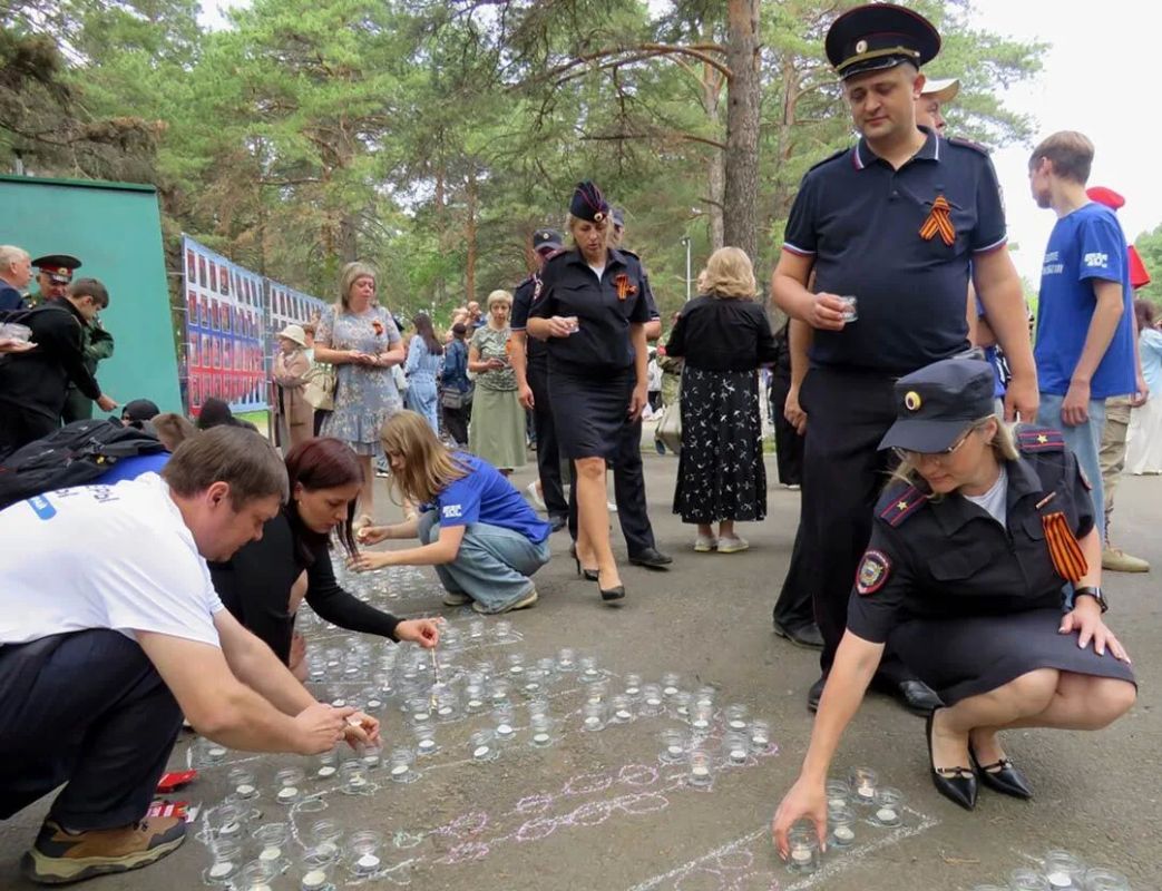 Один народ, одна память: в Канском округе у мемориала Землянка наследники Великой Победы отдали дань памяти подвигу предков Один народ, одна память: в Канском округе у мемориала Землянка наследники Великой Победы отдали дань памяти подвигу предков