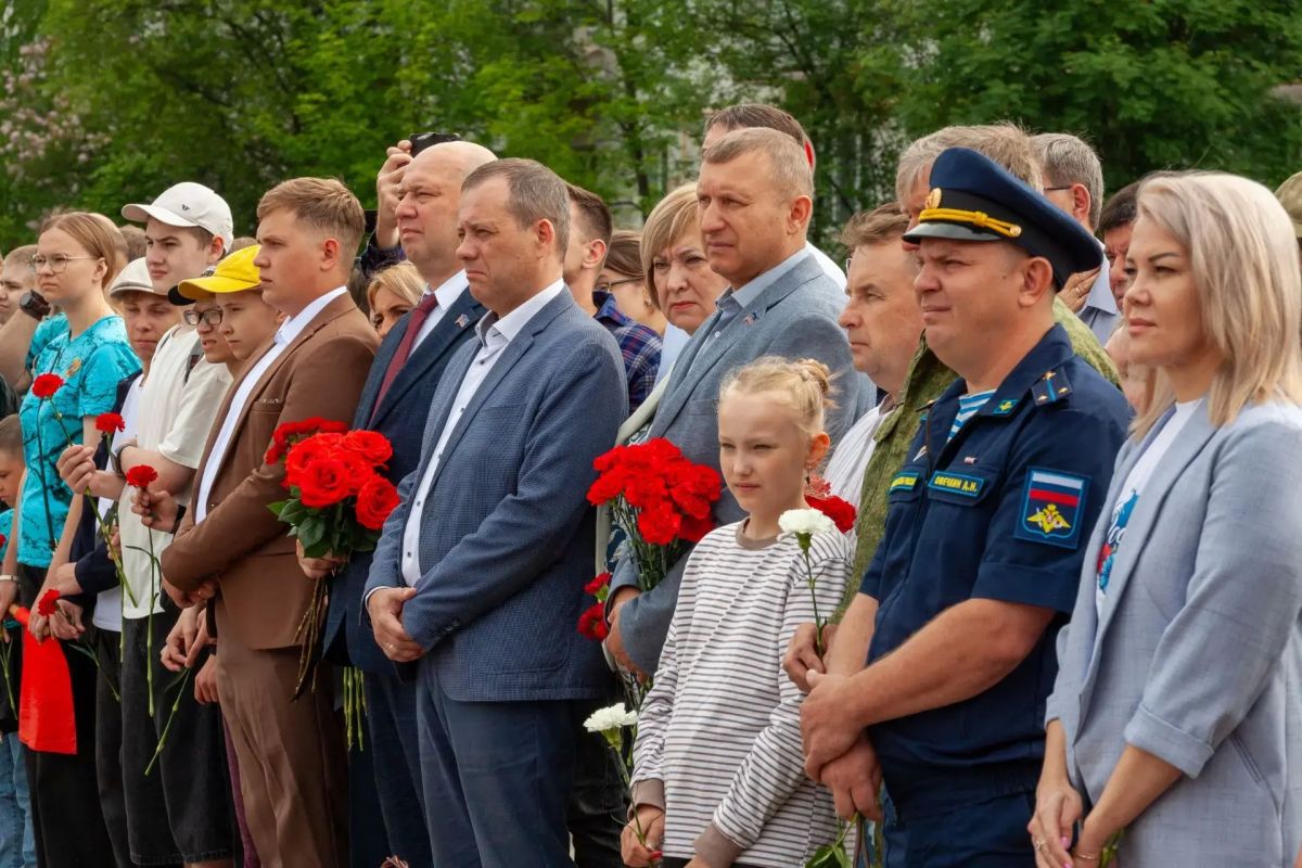 Зеленогорск помнит. Зеленогорцы возложили цветы к стеле Победы в п. Орловка и к обелиску воинам Великой Отечественной войны на набережной Зеленогорск помнит. Зеленогорцы возложили цветы к стеле Победы в п. Орловка и к обелиску воинам Великой Отечественной войны на набережной