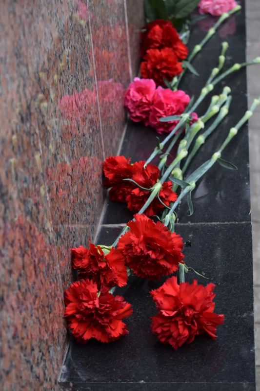Митинг памяти. Сегодня наша страна чтит память 27 миллионов человек, погибших в годы Великой Отечественной войны Митинг памяти. Сегодня наша страна чтит память 27 миллионов человек, погибших в годы Великой Отечественной войны