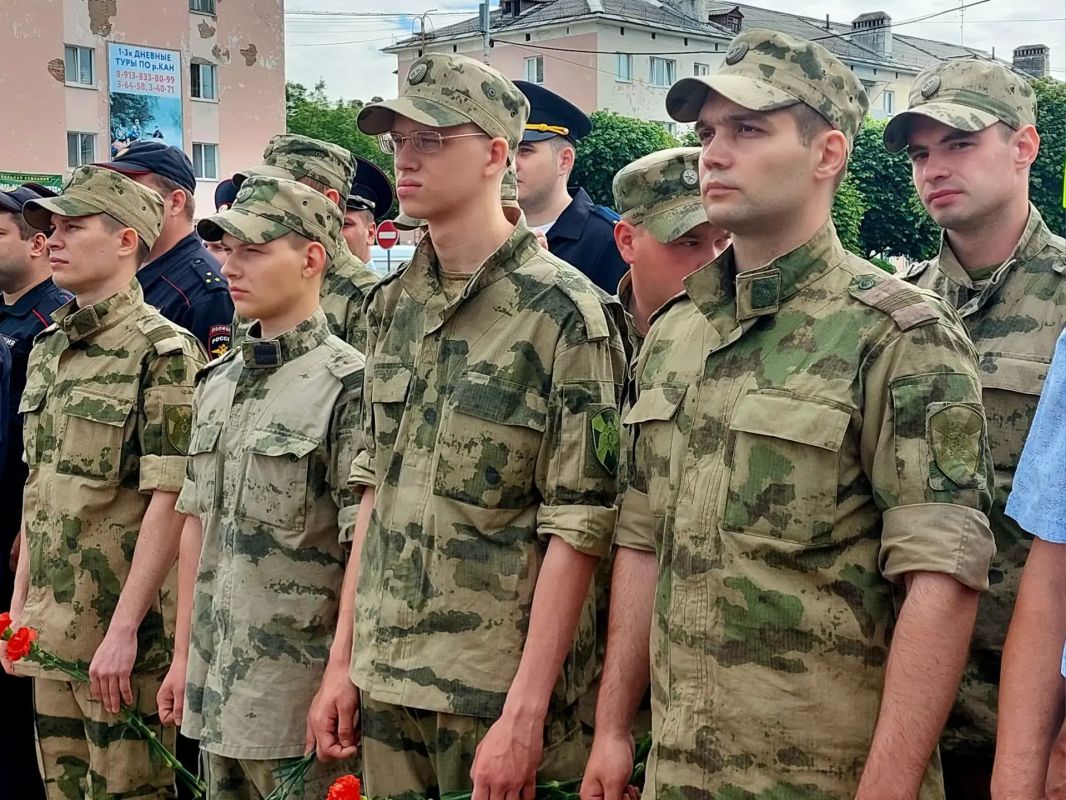 Зеленогорск помнит. Зеленогорцы возложили цветы к стеле Победы в п. Орловка и к обелиску воинам Великой Отечественной войны на набережной Зеленогорск помнит. Зеленогорцы возложили цветы к стеле Победы в п. Орловка и к обелиску воинам Великой Отечественной войны на набережной