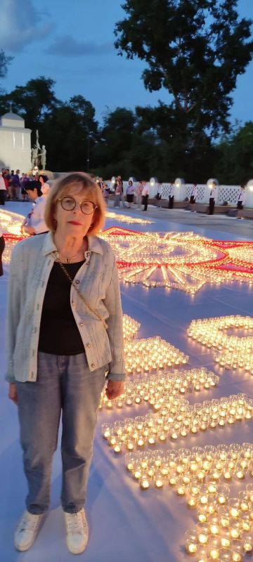 А накануне, поздним вечером 21 июня, на площади у Мемориала Победы прошла международная акция «Огненные картины войны» А накануне, поздним вечером 21 июня, на площади у Мемориала Победы прошла международная акция «Огненные картины войны»