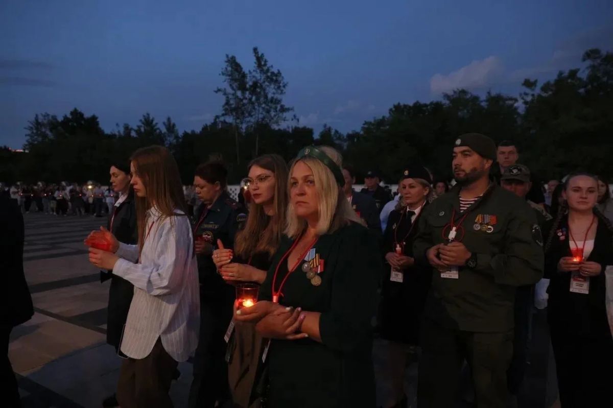 В преддверии Дня памяти и скорби в Красноярске на мемориале Победы была создана новая «Огненная картина войны» В преддверии Дня памяти и скорби в Красноярске на мемориале Победы была создана новая «Огненная картина войны»