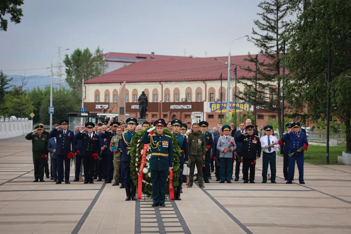 В День памяти и скорби заместитель начальника ГУФСИН полковник внутренней службы Георгий Кочергин принял участие в церемонии возложения венков и цветов к Вечному огню Мемориала Победы В День памяти и скорби заместитель начальника ГУФСИН полковник внутренней службы Георгий Кочергин принял участие в церемонии возложения венков и цветов к Вечному огню Мемориала Победы