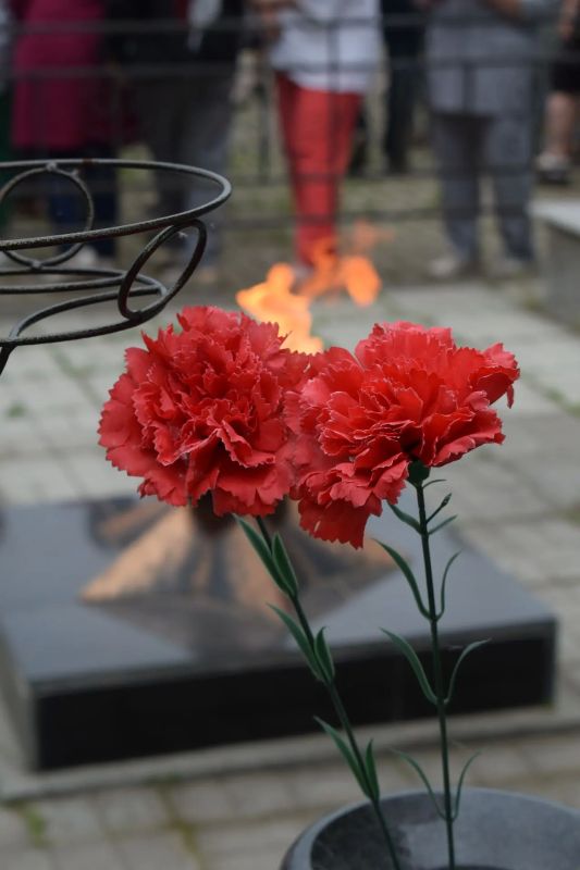 Митинг памяти. Сегодня наша страна чтит память 27 миллионов человек, погибших в годы Великой Отечественной войны Митинг памяти. Сегодня наша страна чтит память 27 миллионов человек, погибших в годы Великой Отечественной войны
