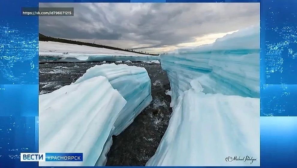 На реке Талнах запечатлели слоистые массивы льда