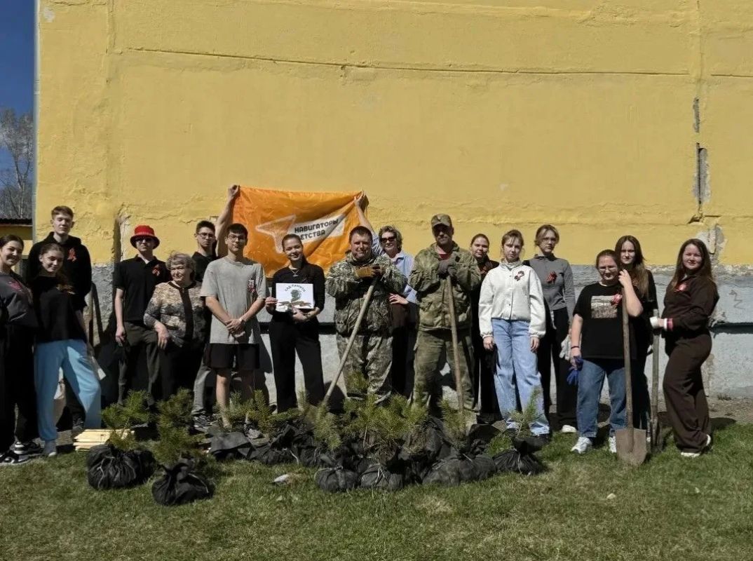 Более 20 тысяч деревьев и кустарников высадили в память о героях в рамках акции «Сад памяти» Более 20 тысяч деревьев и кустарников высадили в память о героях в рамках акции «Сад памяти»