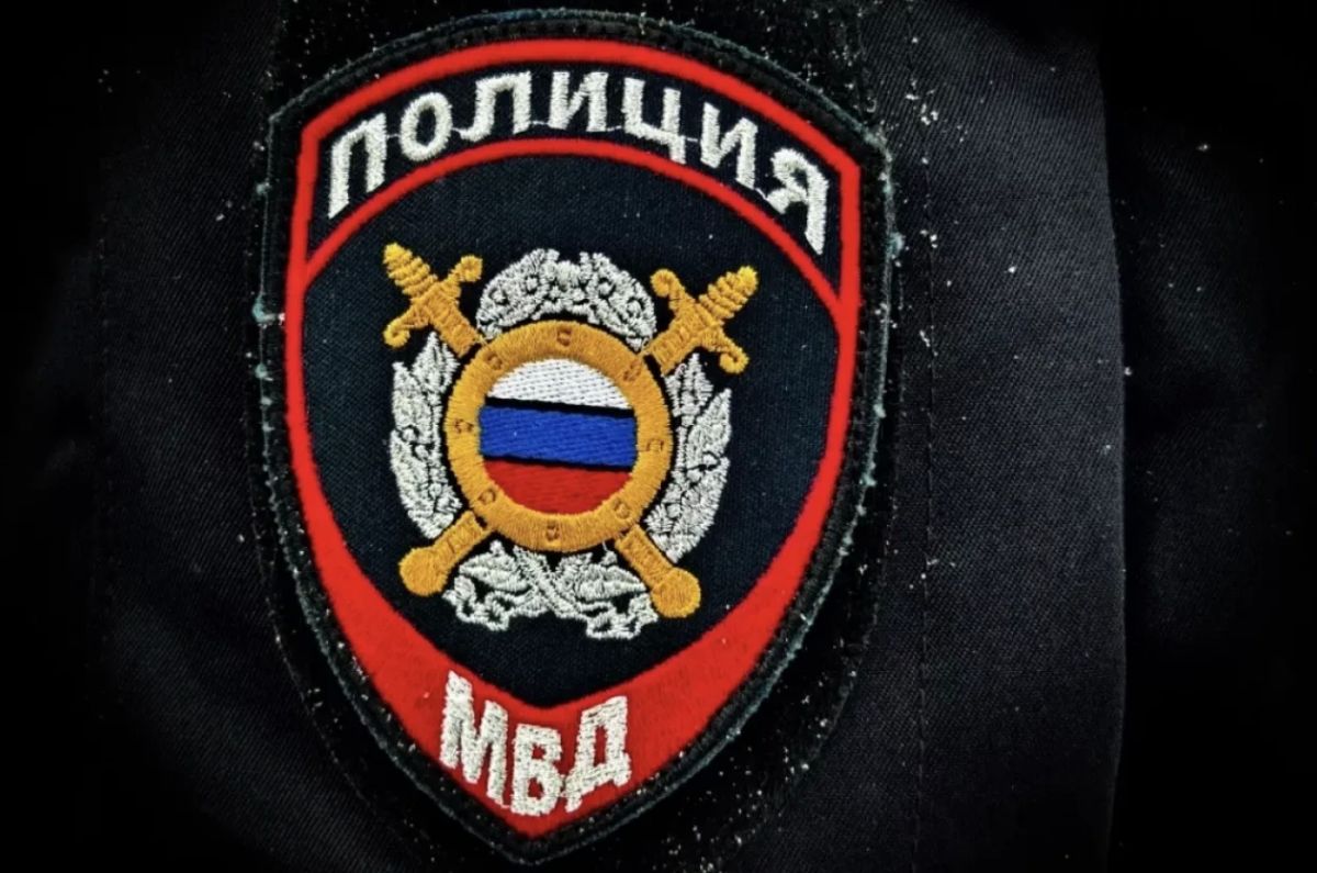 В Канском округе полицейский применил оружие против мужчины с бензопилой