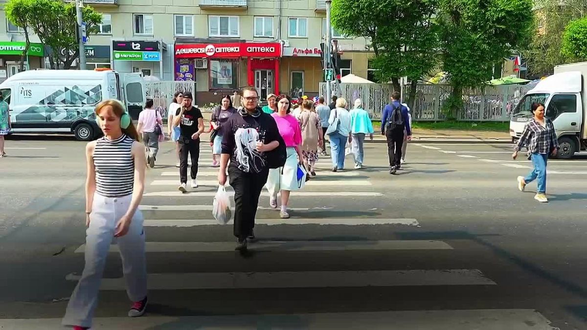 В Красноярске на пешеходном переходе установили светофор с голосовым сопровождением