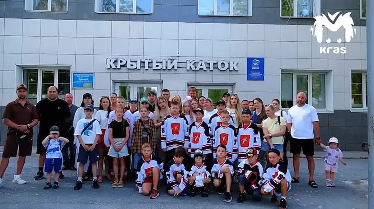 Родители маленьких хоккеистов пожаловались на разбитую ледовую арену в Ачинске