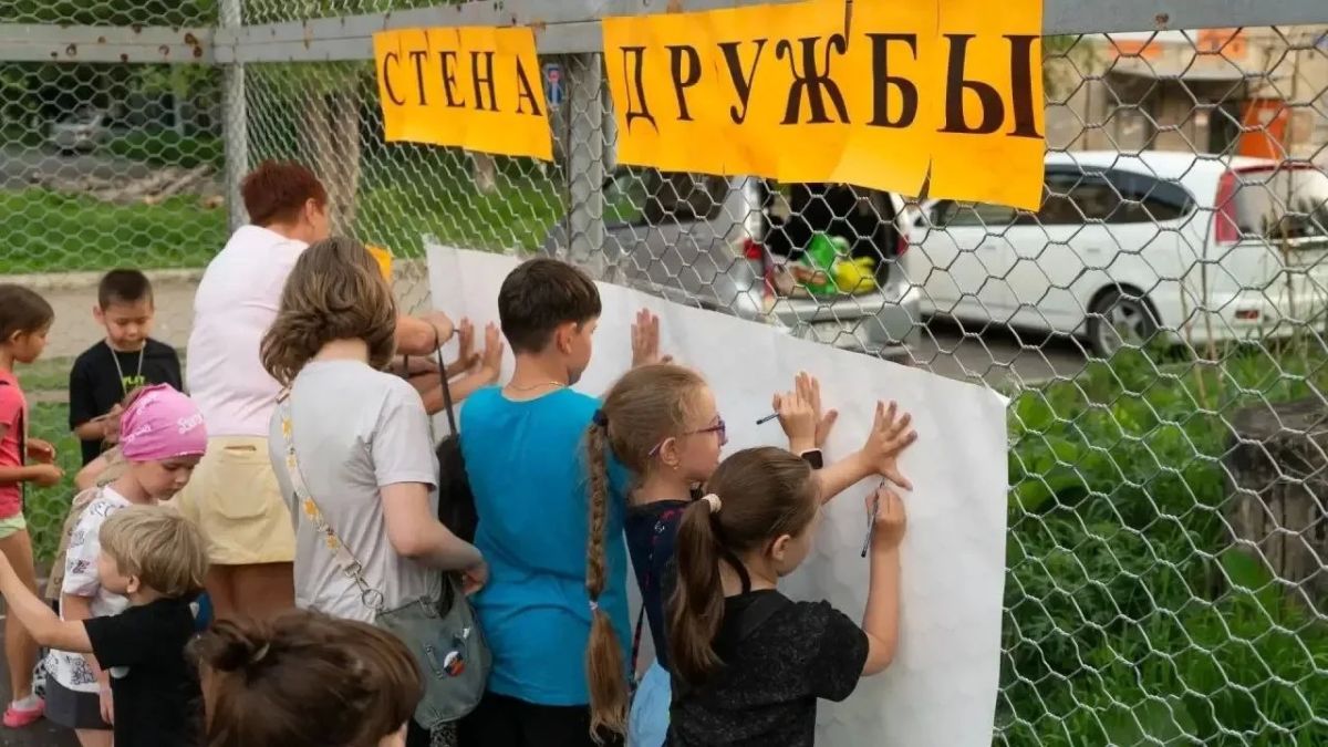 «Фабрика народных инициатив» делает лето в дворах Красноярска ярче и насыщеннее «Фабрика народных инициатив» делает лето в дворах Красноярска ярче и насыщеннее