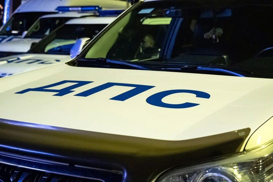 В Красноярске Северное шоссе встало в пробку из-за ДТП с грузовиком