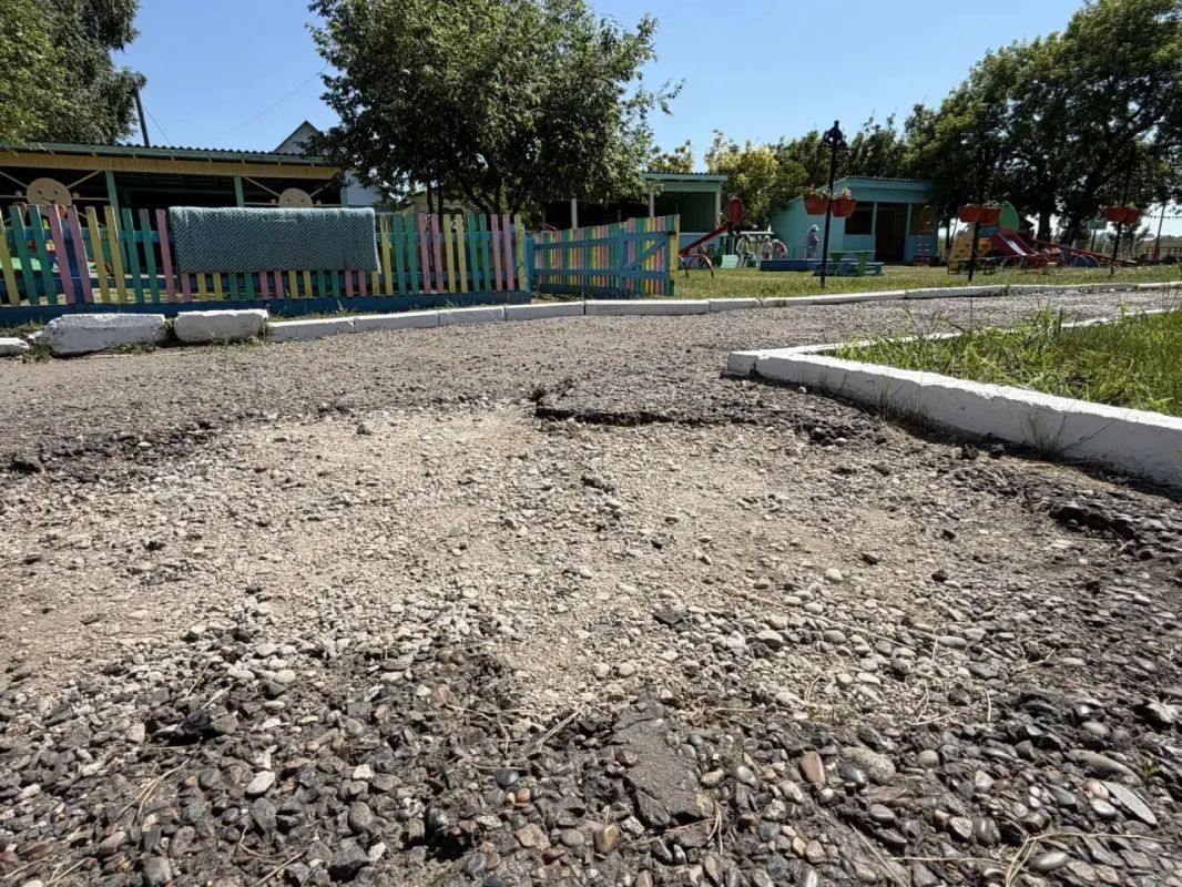 «Квест» длиной в три года: в Сухобузимском прокуратура добилась ремонта дорожек в детском саду «Квест» длиной в три года: в Сухобузимском прокуратура добилась ремонта дорожек в детском саду