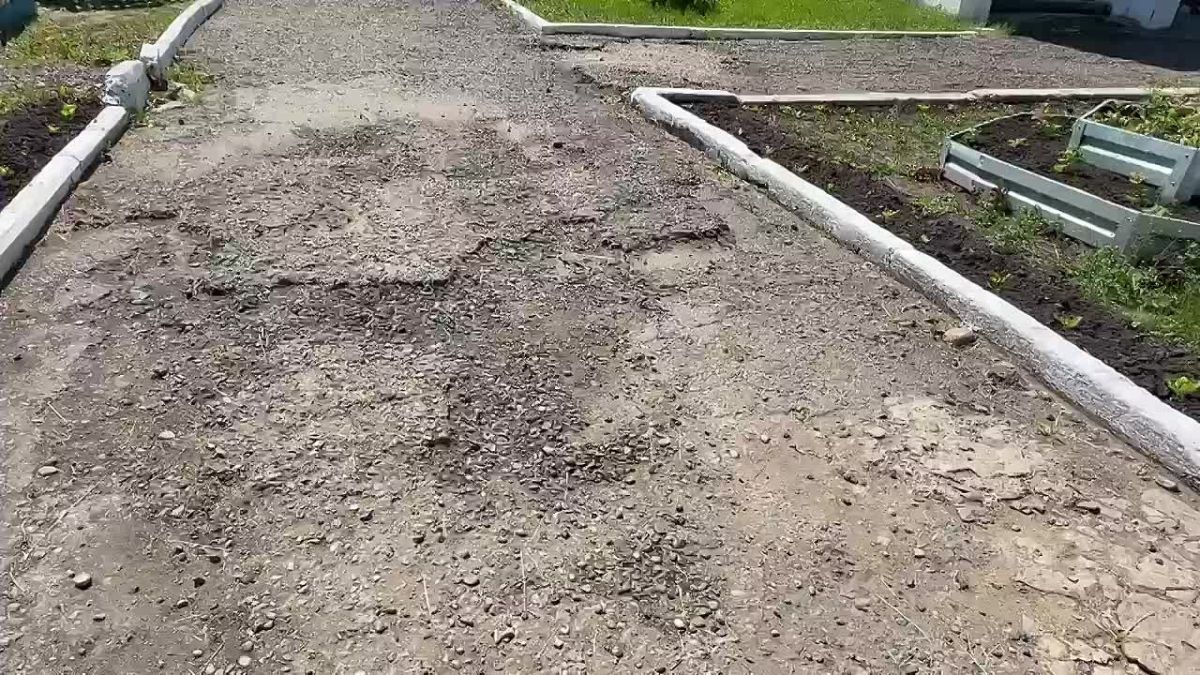«Квест» длиной в три года: в Сухобузимском прокуратура добилась ремонта дорожек в детском саду