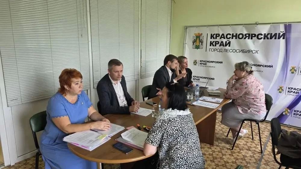 Александр Вишняков провел личный прием граждан в Лесосибирске Александр Вишняков провел личный прием граждан в Лесосибирске