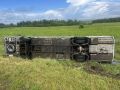 Водитель слетевшего с трассы автобуса уходил от лобового столкновения