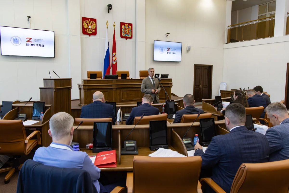 Краевые парламентарии встретились с участниками программы «Время героев» Краевые парламентарии встретились с участниками программы «Время героев»