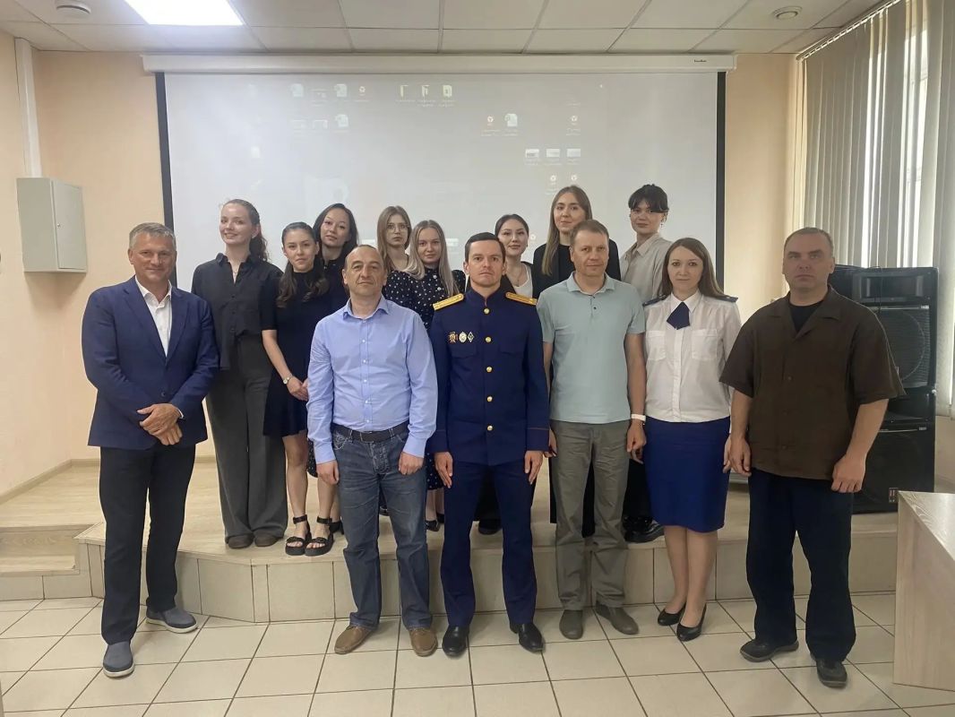 Работники прокуратуры края приняли участие в защите дипломных работ будущих юристов и оценили своих потенциальных коллег Работники прокуратуры края приняли участие в защите дипломных работ будущих юристов и оценили своих потенциальных коллег