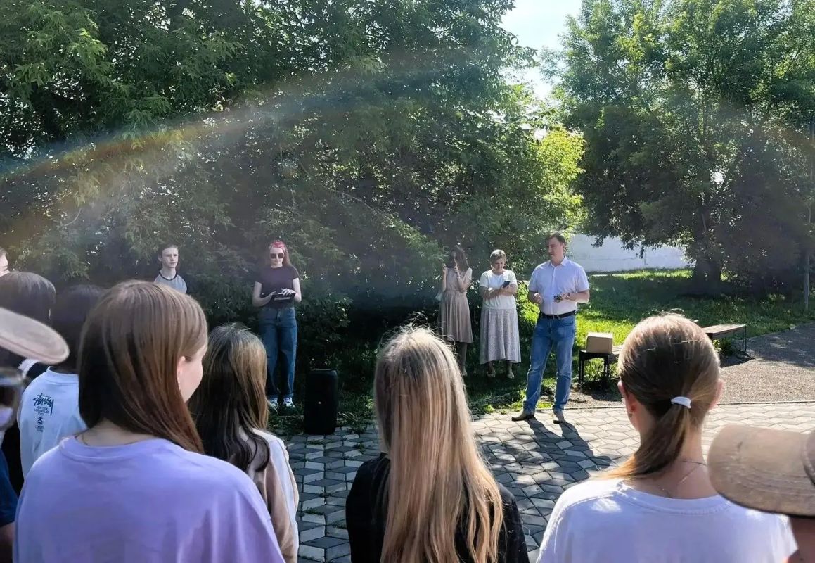 Лето – время трудиться. В Каратузском округе начался второй сезон трудовых отрядов старшеклассников Лето – время трудиться. В Каратузском округе начался второй сезон трудовых отрядов старшеклассников