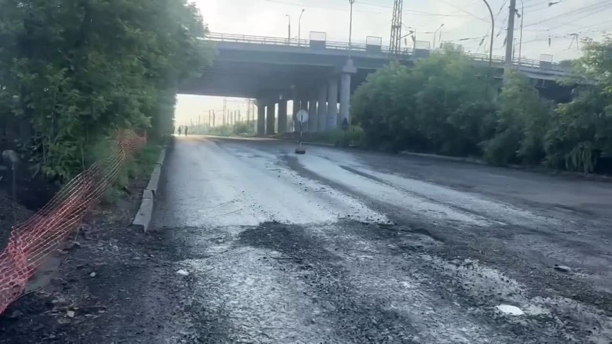 В Красноярске на Семафорной открыли движение по всем четырём полосам после завершения аварийных работ на канализационном коллекторе