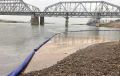 Красноярцев насторожило огромное масляное пятно у четвертого моста