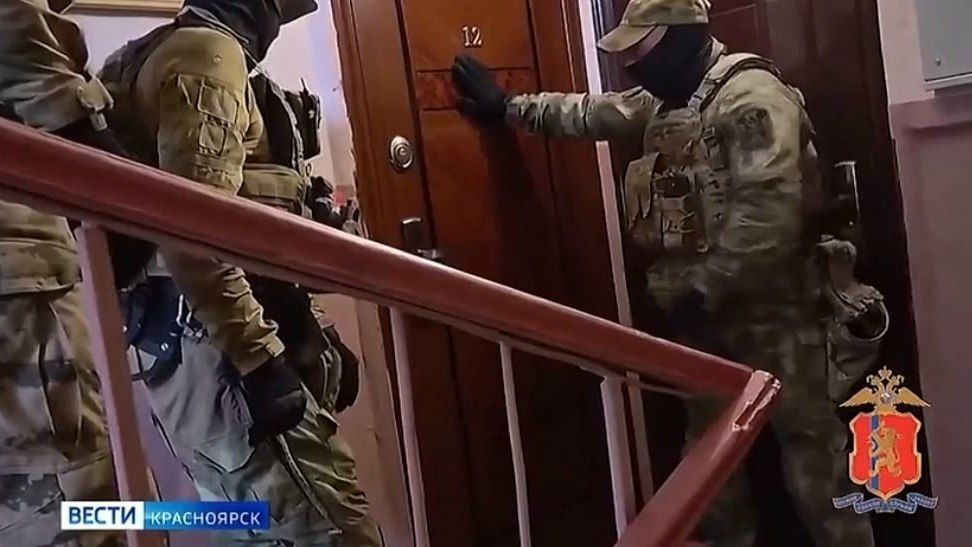 В Красноярске банда похищала деньги у участников СВО