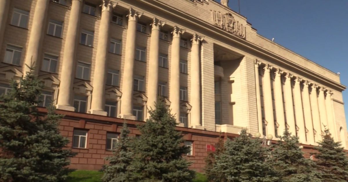 Переговорную кабину за 1 млн рублей заказали губернатору Красноярского края