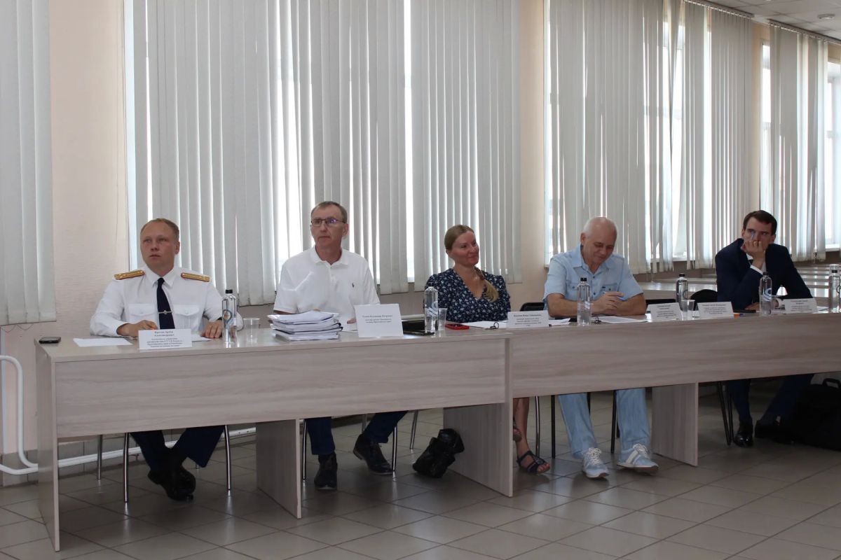 Руководитель управления криминалистики принял участие в работе государственной экзаменационной комиссии Юридического института СФУ Руководитель управления криминалистики принял участие в работе государственной экзаменационной комиссии Юридического института СФУ