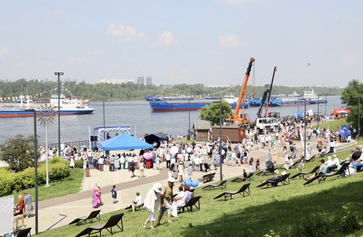 Красноярск отпраздновал День речника масштабным парадом судов на Енисее! Красноярск отпраздновал День речника масштабным парадом судов на Енисее!