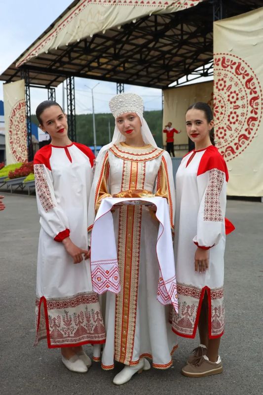 Торжественное открытие яркого летнего арт-пространства «ЭТНОПРОСВЕТ»! Торжественное открытие яркого летнего арт-пространства «ЭТНОПРОСВЕТ»!