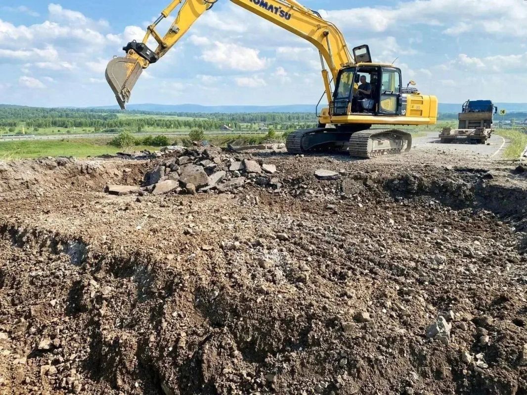 В Боготольском округе ремонтируют путепровод через федеральную трассу В Боготольском округе ремонтируют путепровод через федеральную трассу