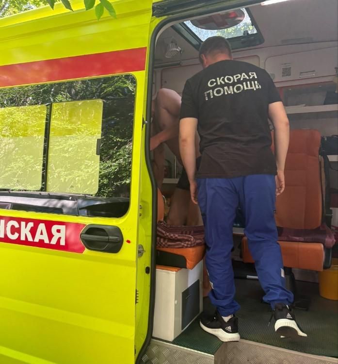 Спасатели сняли красноярца с дерева Спасатели сняли красноярца с дерева